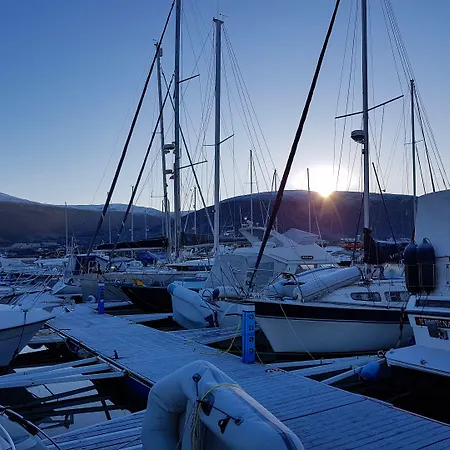 Norwavey, Sleep In A Boat Krokelvdalen